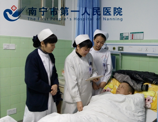 1.龚秋萍工作中.jpg