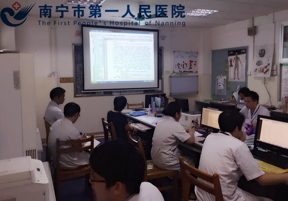 2.专家会诊现场.jpg