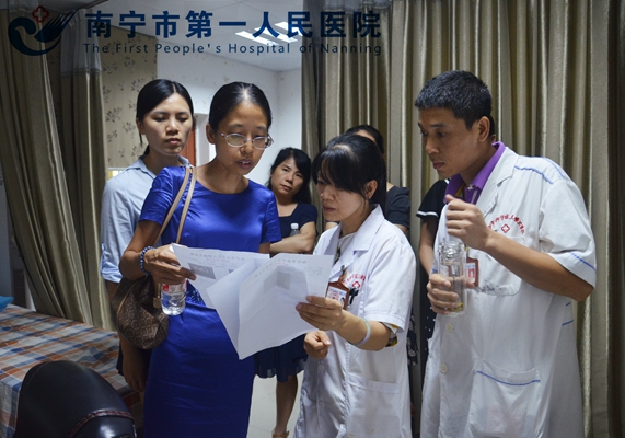 2.专家现场指导.jpg