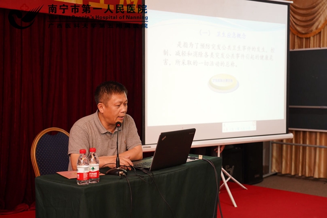 3.专家授课现场.jpg