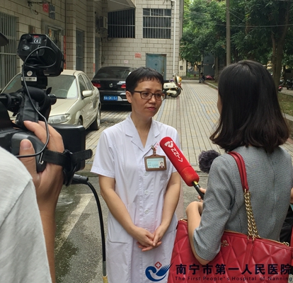 2.主讲人李俊站长接受采访.jpg