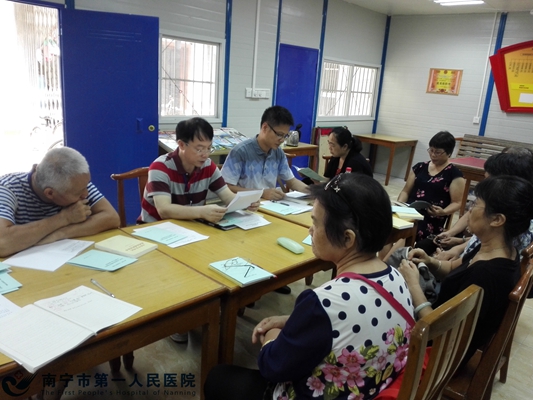 2.谢焱副院长传达学习文件.jpg