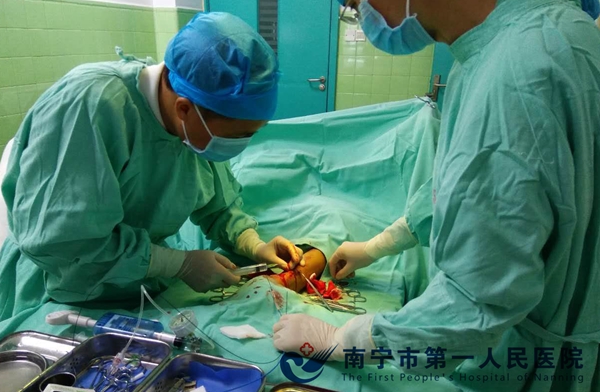 手术现场.jpg