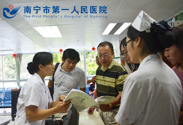 1.参观交流现场.jpg