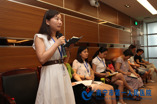 1图为青年党员代表发言.jpg