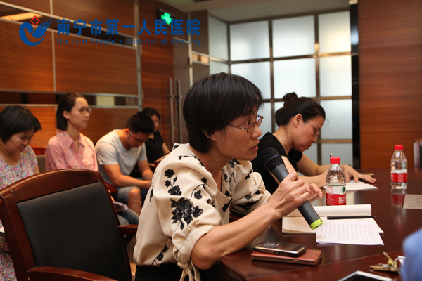 2、图为临床支部书记代表发言.jpg