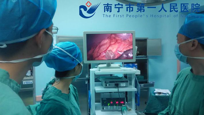 1图为术中腹腔内异物.jpg