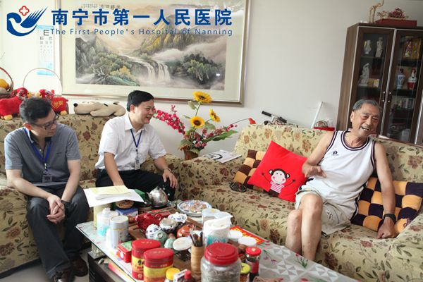 3.图为黎书记慰问离休干部孙广海.jpg
