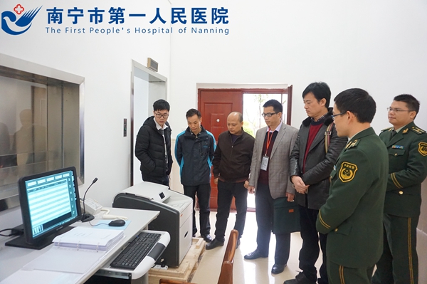 图为我院代表参观现场_副本.jpg