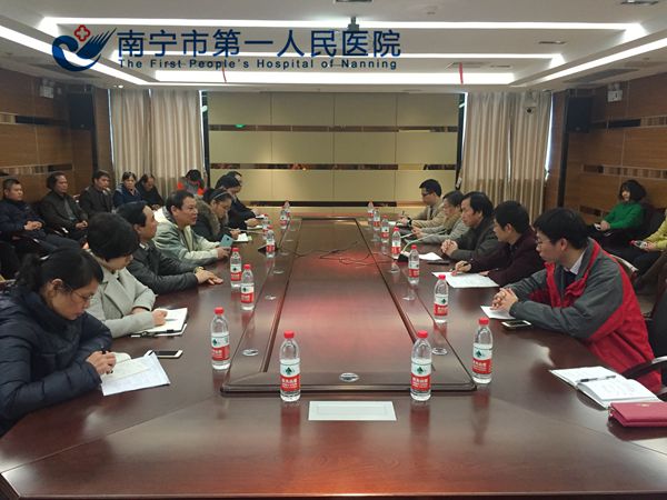 1.黄副院长向来访同仁介绍医院基本情况.JPG