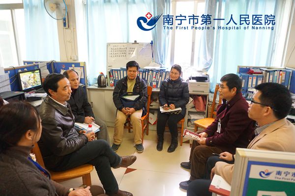 2来访同仁在医务部交流.JPG