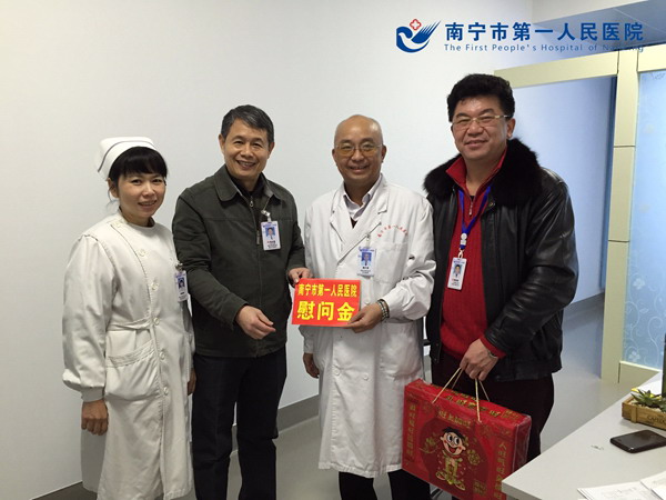 慰问工作现场其乐融融_副本.jpg