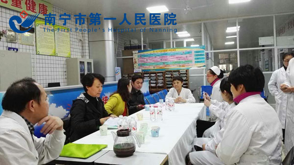 2016-3-15青秀区卫计局督导南湖社区卫生服务中心一季度妇幼工作现场.jpg