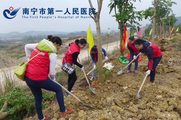 图2.植树活动现场.JPG