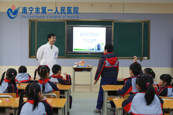 2、开心快乐的“有奖问答”.jpg