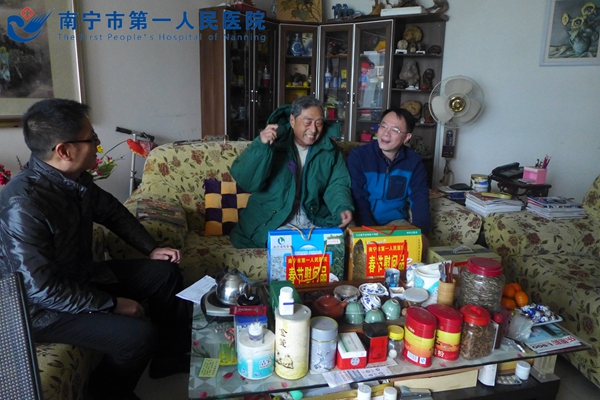 谢焱副院长春节慰问离休干部 (2)_副本.jpg