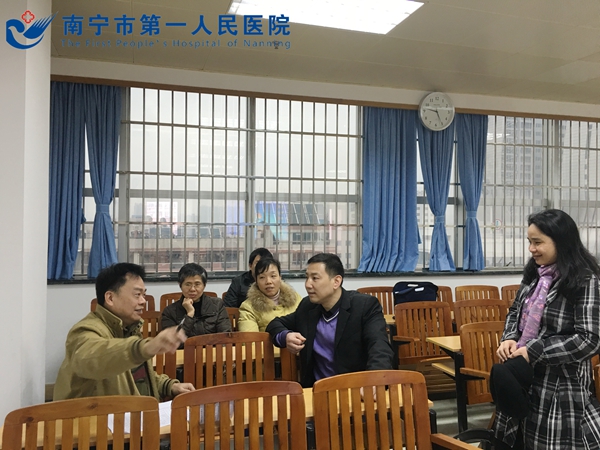 医院教学督导专家组课后为授课教师提出相关意见和建议_副本.jpg