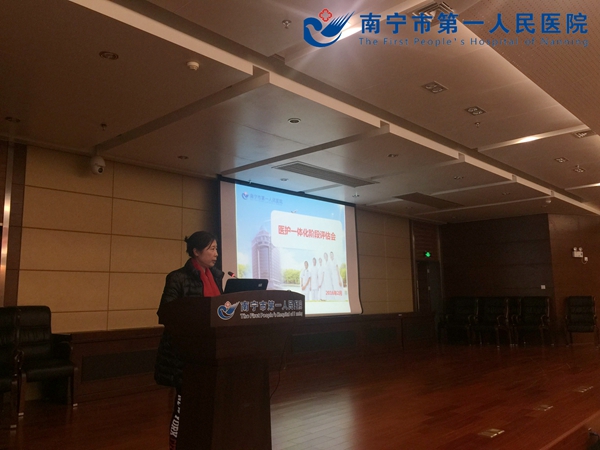 张主任主持会议_副本.jpg