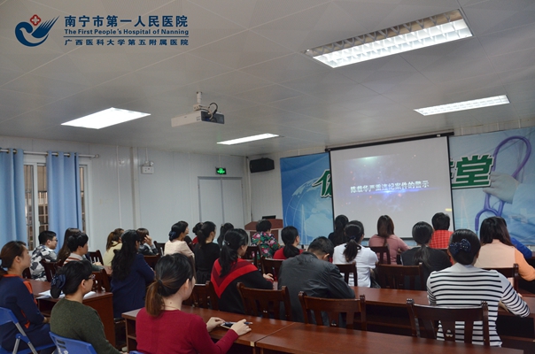 1.图为:广大党员干部观看廉政警示教育片.jpg