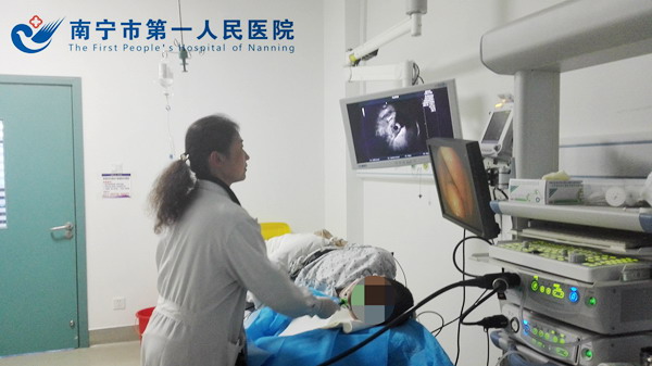 图为超声内镜检查中.jpg