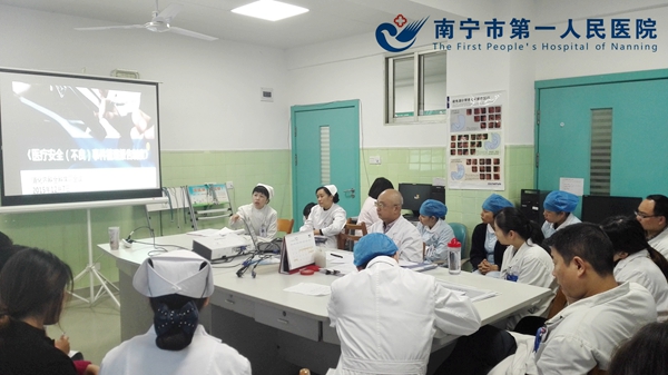 图为集体学习现场.jpg