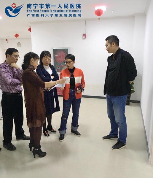1.图为双方成员讨论中医馆建设方案.jpg