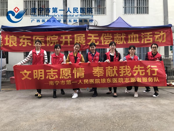 图2:志愿者活动合影.jpg