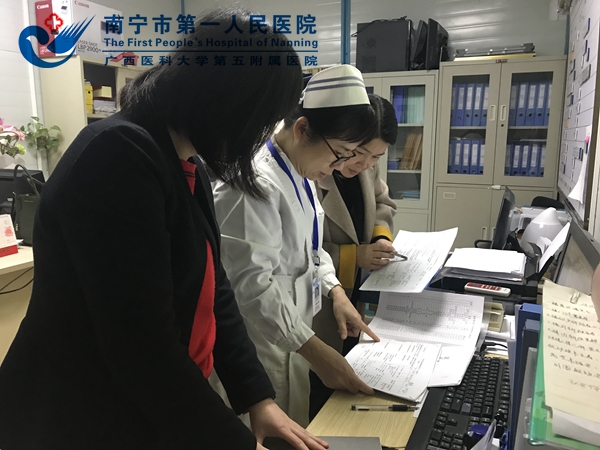 图2:现场查阅资料.jpg