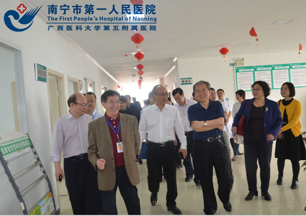 图2:参观社区新址.jpg