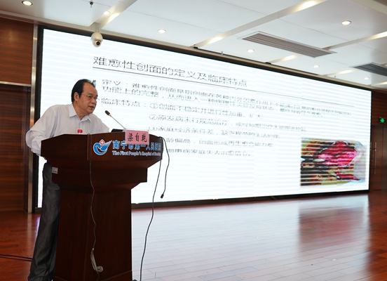 3.梁自乾教授授课.jpg