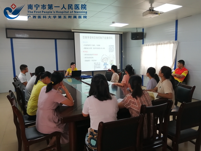 9月4日,我院派驻伶俐分院的内科主任邹欣妤在伶俐分院组织医护人员开展了《糖尿病的科学饮食》主题讲座.jpg