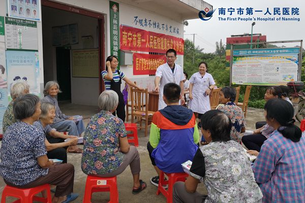图为义诊现场.jpg