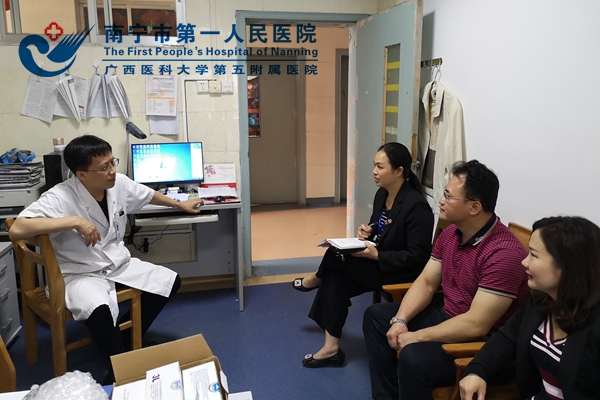 我院医联办梁云萍主任引导南宁同济医院院领导到神经内科二病区了解情况.jpg