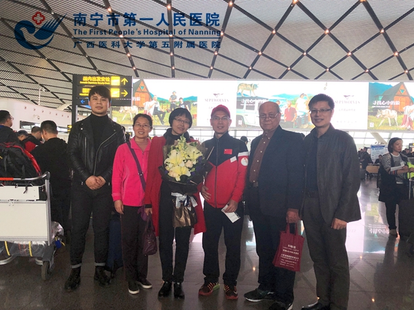 人事科与廖光查同志及其家属合影.jpg