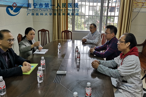 3月5日,我院医联办梁云萍主任、医联体远程心电诊断中心阮炳新主任到兴宁区五塘中心卫生院,与黄裕宁院长、陈毅成副院长等卫生院领导座谈医联体建设工作.jpg
