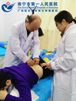 图1:治疗现场.jpg