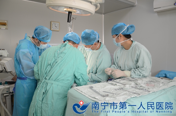2015-11-5进行甲状腺切除手术1.jpg
