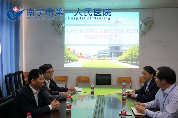 1.图为座谈会现场.JPG