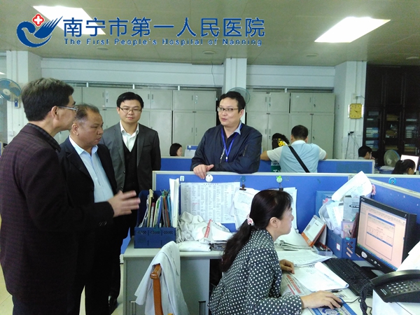 2.图为观摩现场.jpg