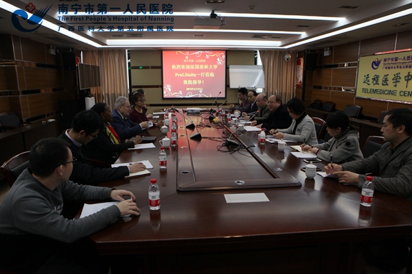 1.图为法国医学科学院院士、洛林大学专家莅临我院进行工作指导座谈会现场.jpg
