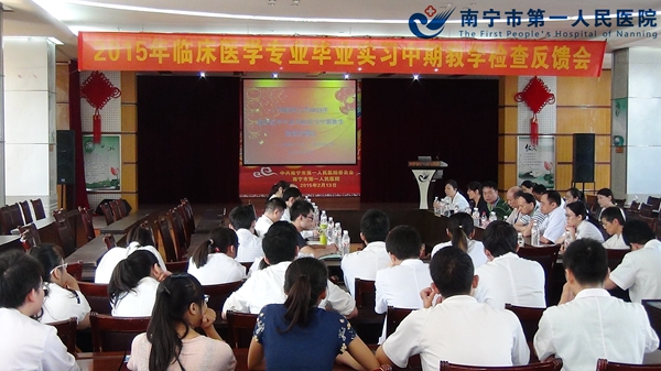 检查组与师生代表进行座谈_副本.jpg