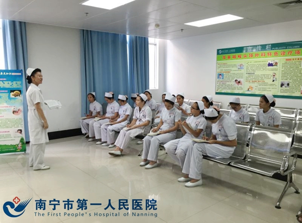 图为带教老师授课.jpg
