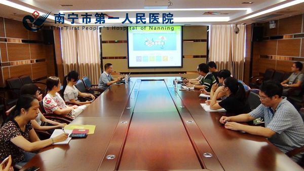 图为:黄肇明主任进行临床思维训练与学习系统网络建设工作培训.JPG