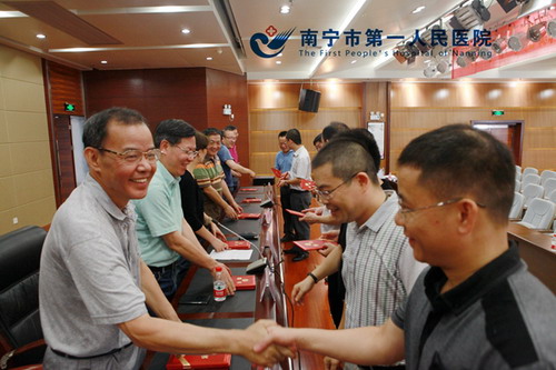 颁发聘书.jpg