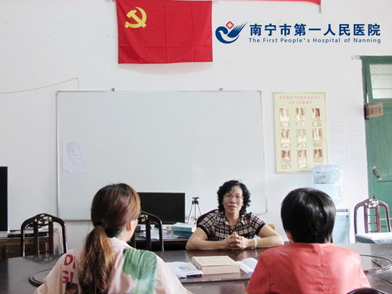 市卫计委谭英姿副书记想群众了解情况.jpg
