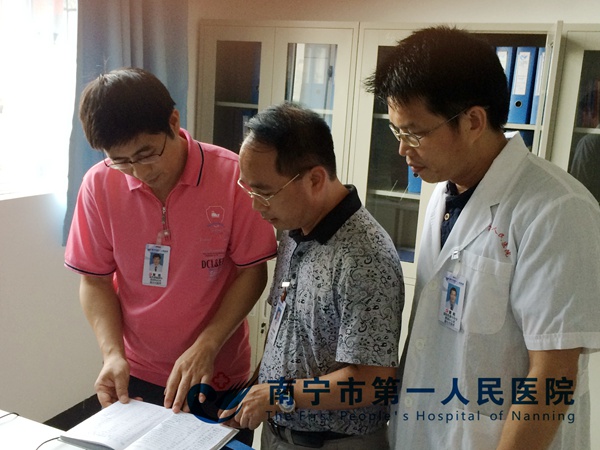 图为输血科突击检查现场.JPG