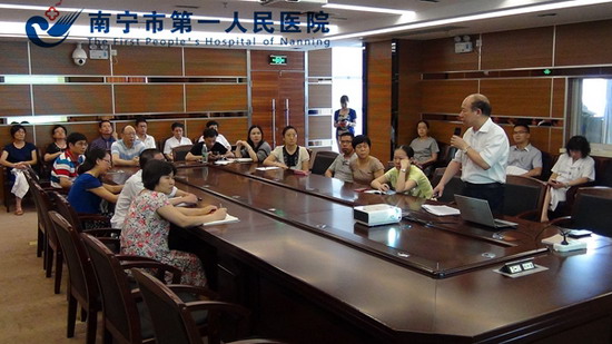 吴曙粤副院长主持会议.jpg