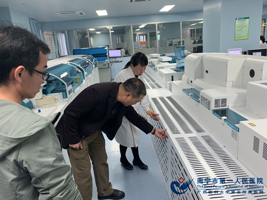 1.广西第三强制隔离戒毒所到我院检验科参观学习了解检验排污系统.jpg