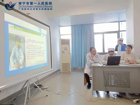 1.讨论会现场.jpg