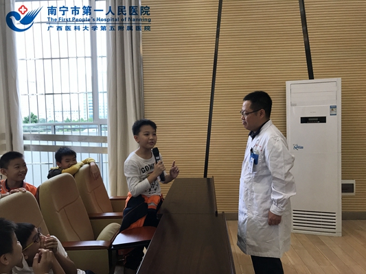 3.与学生互动现场.jpg